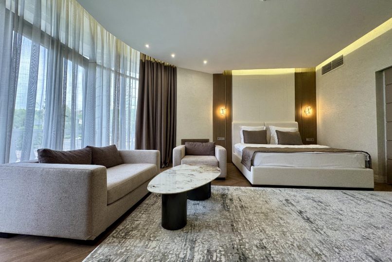 EXECUTIVE SUITE